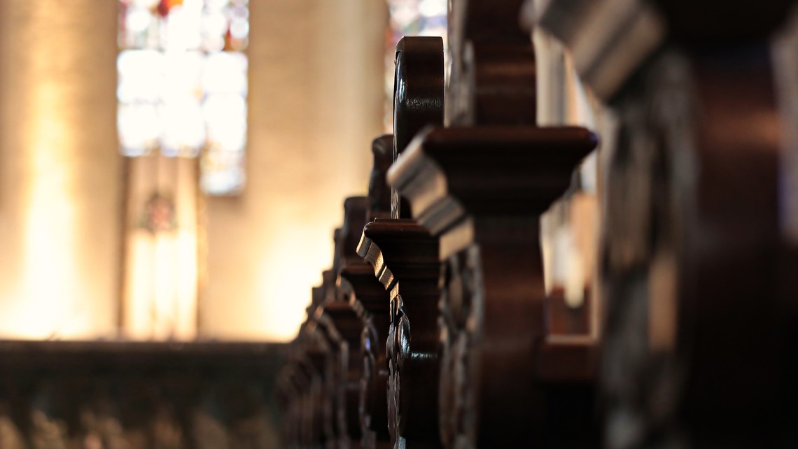 Church Pews 2401405 1920